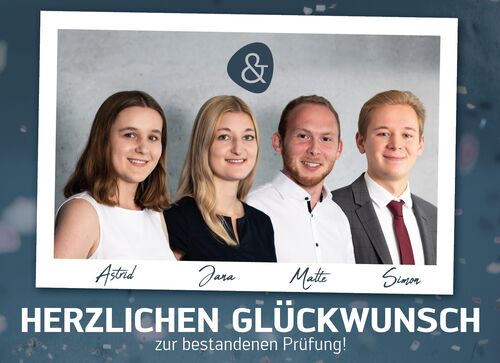 Herzlichen Glückwunsch zur bestandenen Prüfung, Astrid, Jana, Malte und Simon: Alle vier dürfen sich jetzt Kaufmann bzw. Kauffrau für Versicherungen und Finanzen (IHK) nennen!
