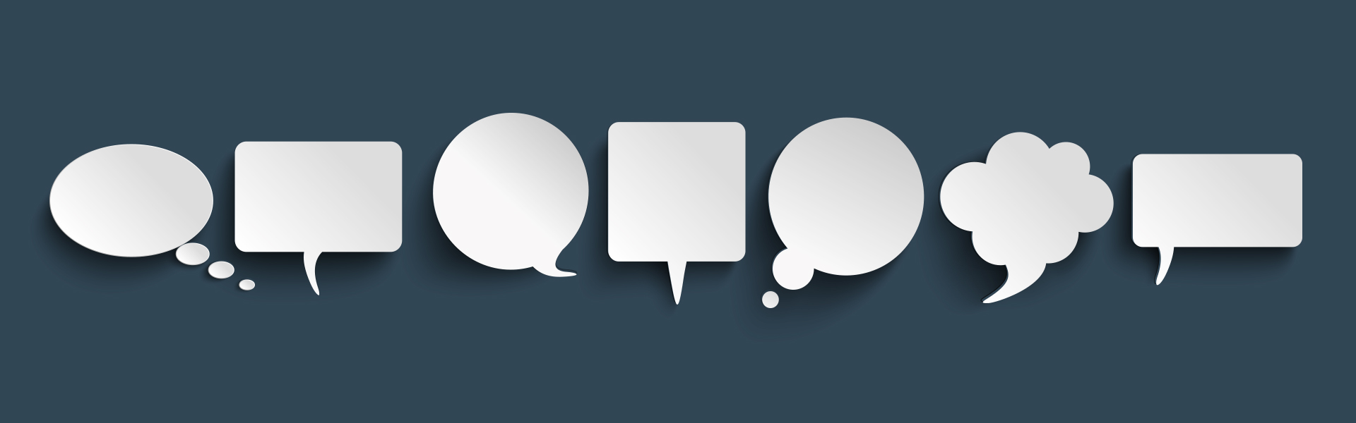 Sieben verschiedene weiße Formen von Sprechblasen vor einem dunkelblauen Hintergrund